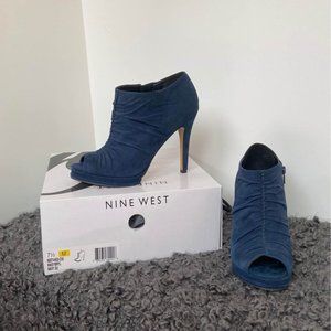 Nine West navy ruched open-toe suede booties - 7.5